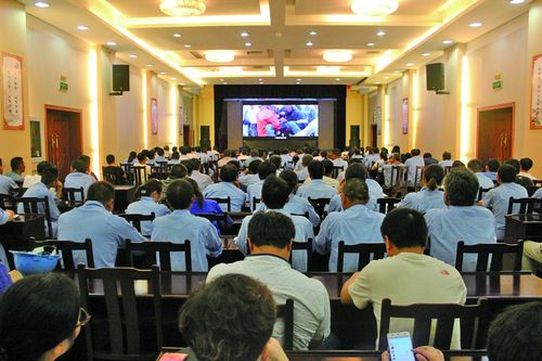 Latest company news about On July 31st 2017, Yida organized all staff to carry out safety training, and watch the video called 'betwwen life and death'